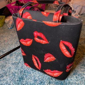 Vintage lip purse